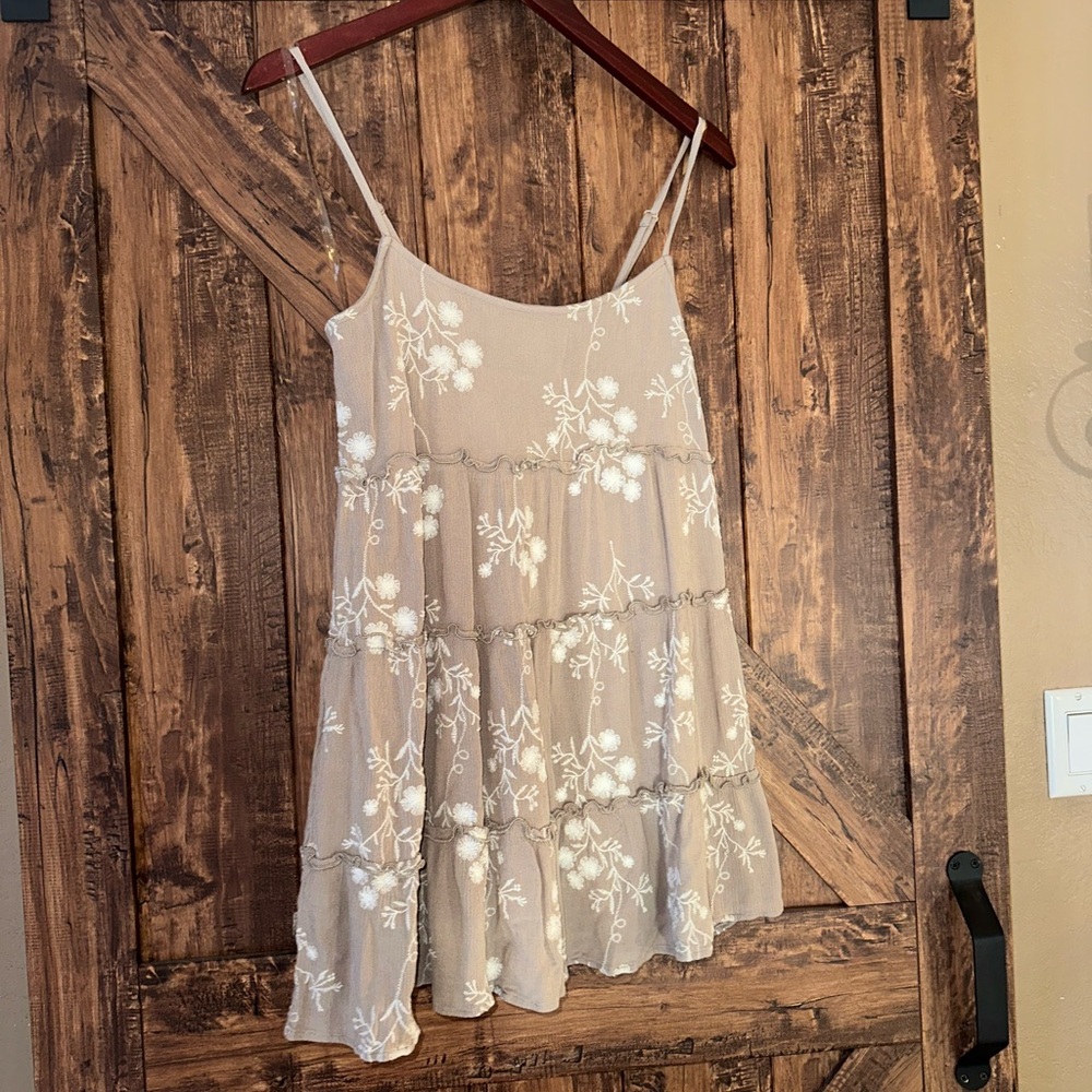 Speechless Beige and White Floral Dress